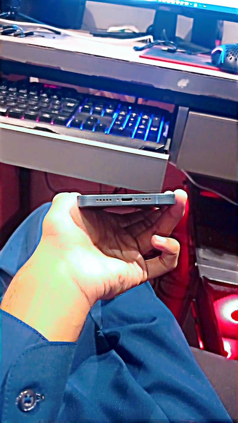 Apple iPhone 14 3