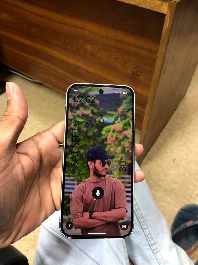 Google Pixel 9 5