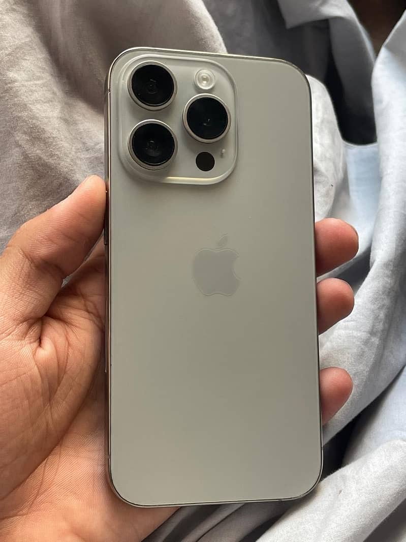 Apple iPhone 15 Pro jv 1