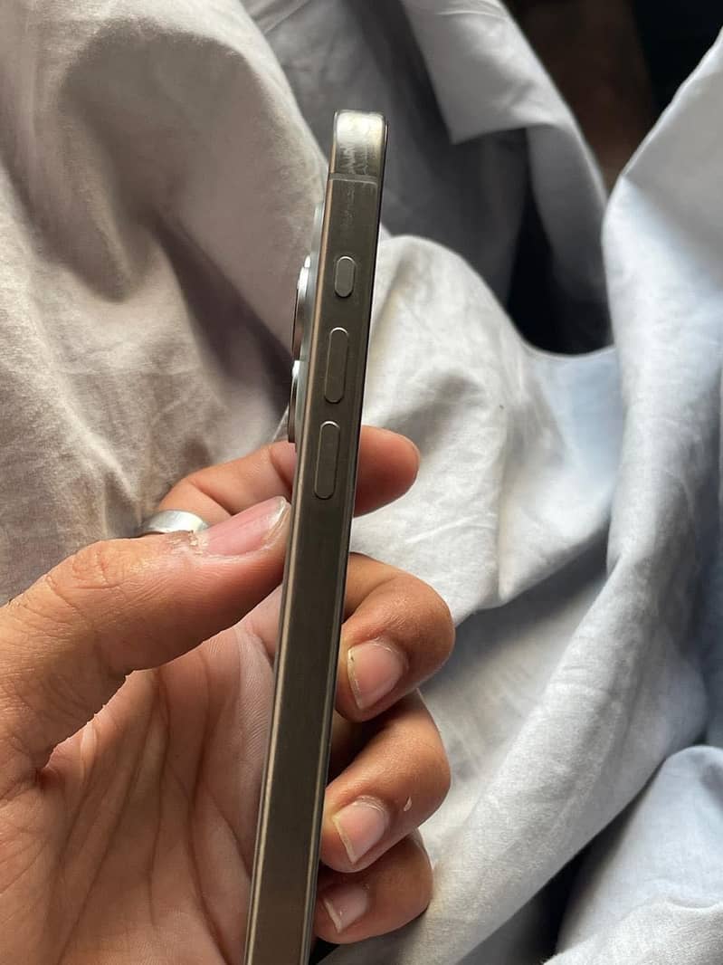 Apple iPhone 15 Pro jv 7