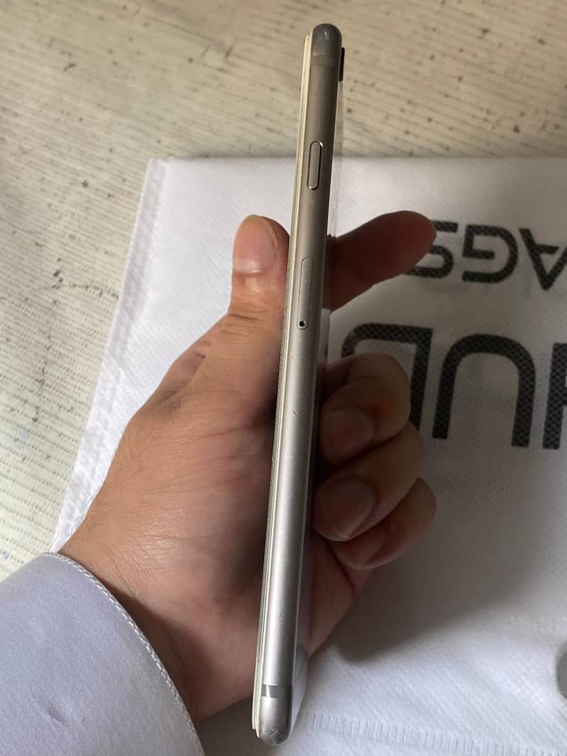 Apple iPhone 6S Plus 4