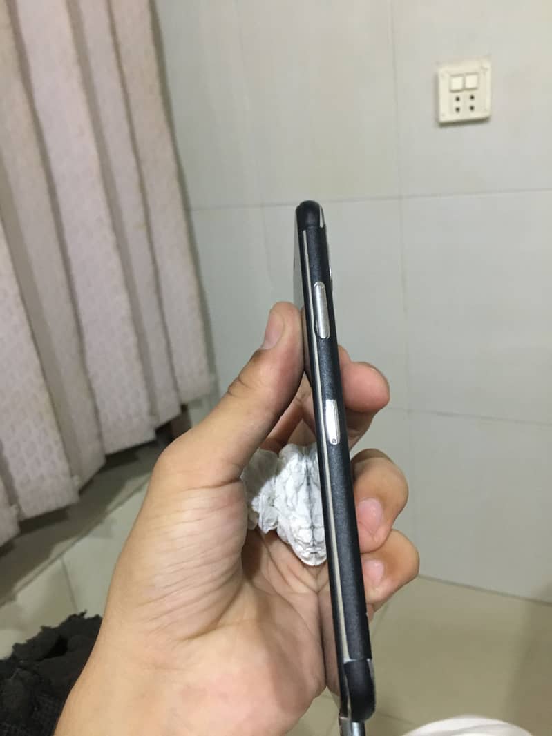 iPhone X 4