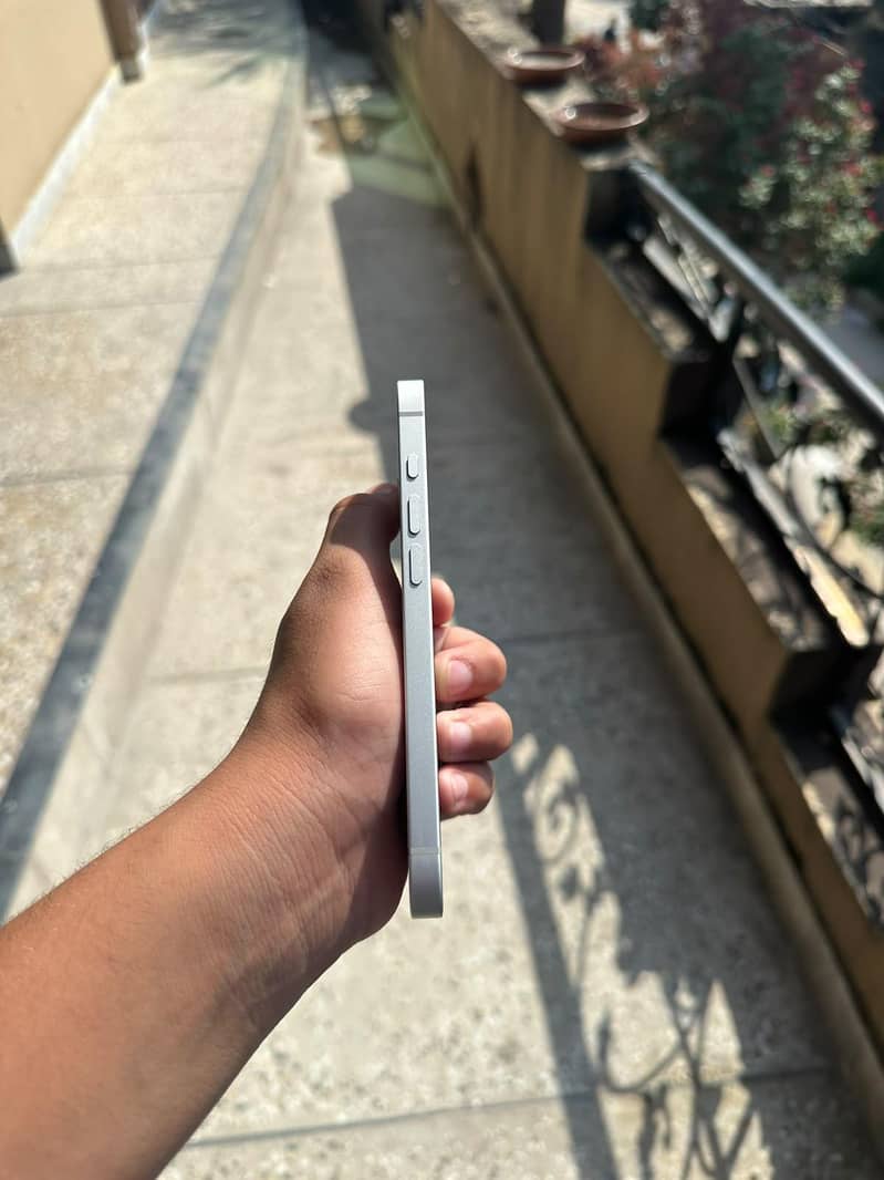 Apple iPhone 17e 2
