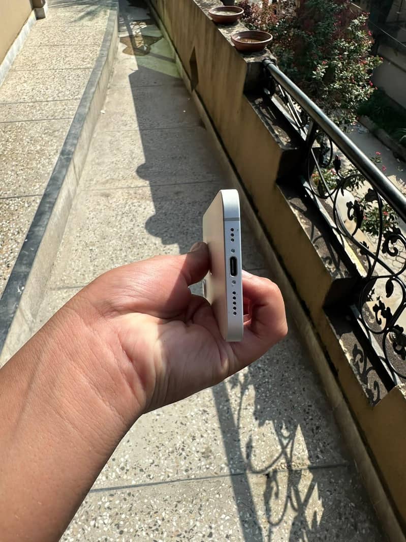 Apple iPhone 17e 3