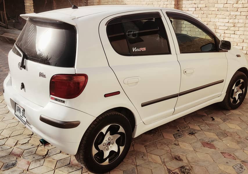 Toyota Vitz 2004 3