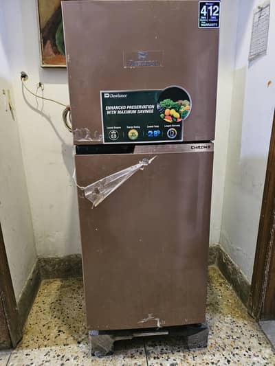 10/10 condition Dawlance 8cubic ft fridge 03210002427 contact me