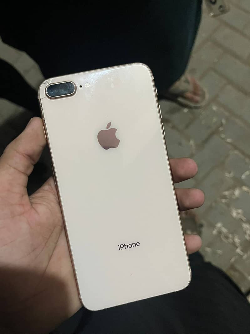 Apple iPhone 8 Plus 1