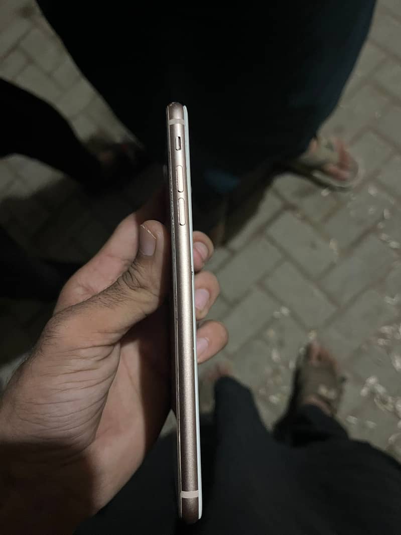 Apple iPhone 8 Plus 2