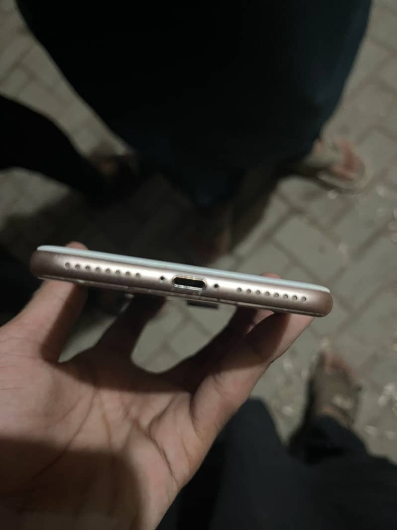Apple iPhone 8 Plus 3