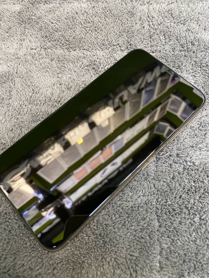 Apple iPhone XS Max 2