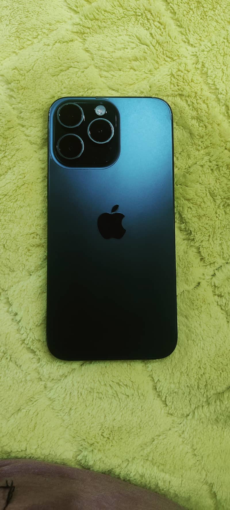 Apple iPhone 15 Pro Max 4