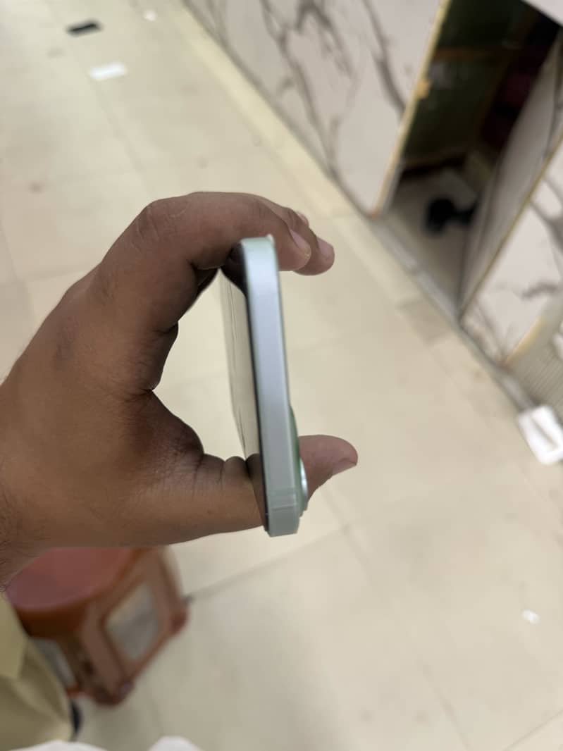 Apple iPhone 15 plus 0