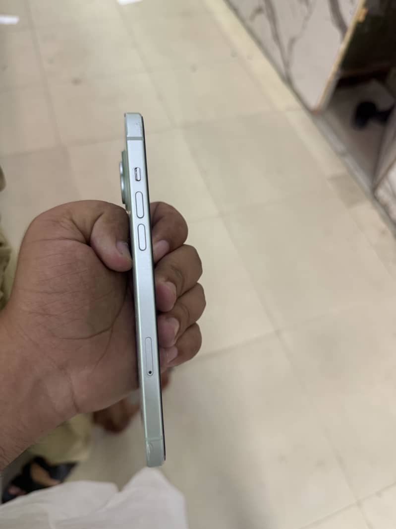 Apple iPhone 15 plus 6