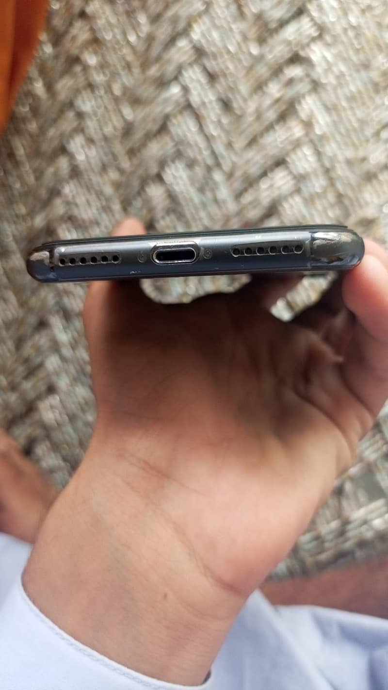 Apple iPhone X 4