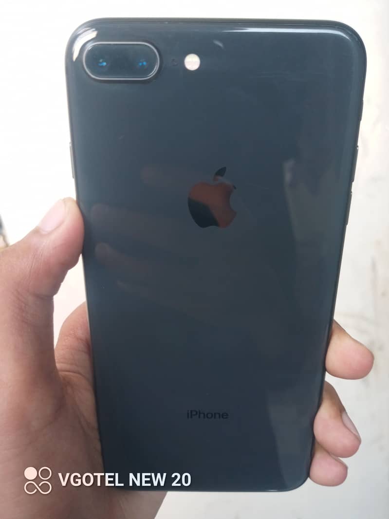 Apple iPhone 8 Plus 1