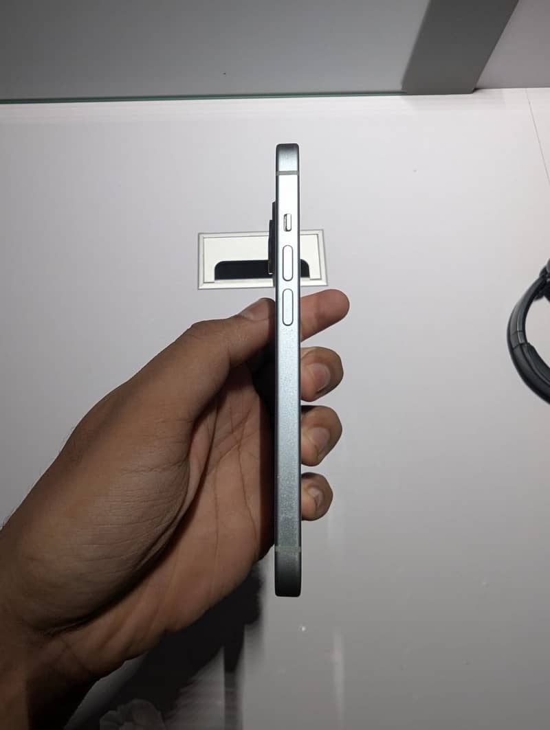Apple iPhone 15 3