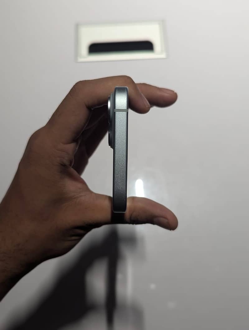 Apple iPhone 15 4