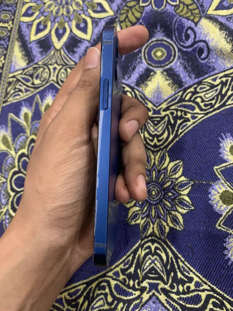 Apple iPhone 12 2