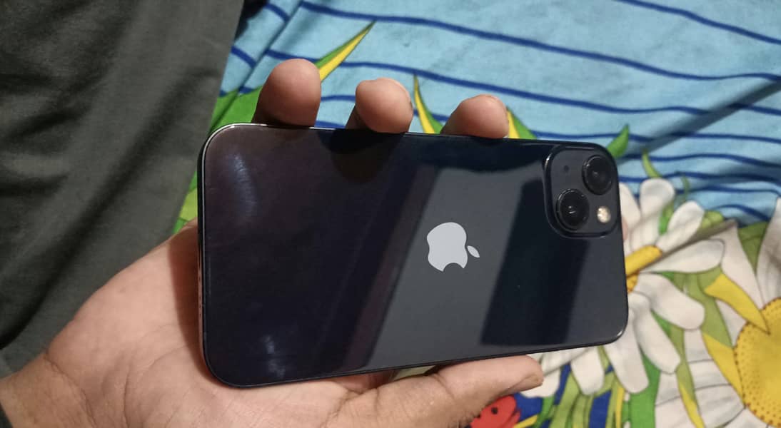 Apple iPhone 13 4