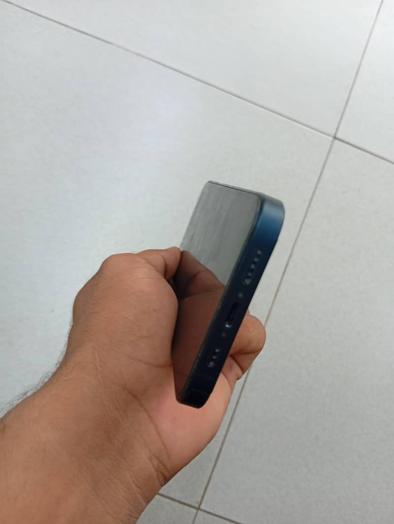 Apple iPhone 13 0