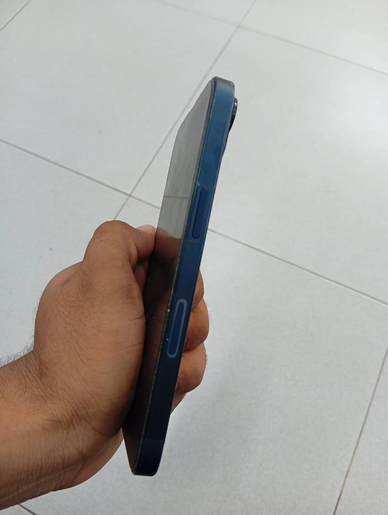 Apple iPhone 13 2