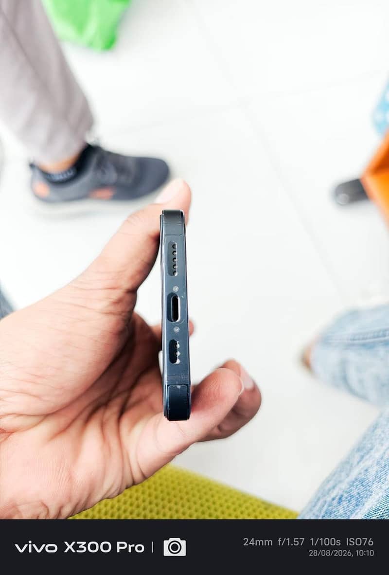 Apple iPhone 13 2