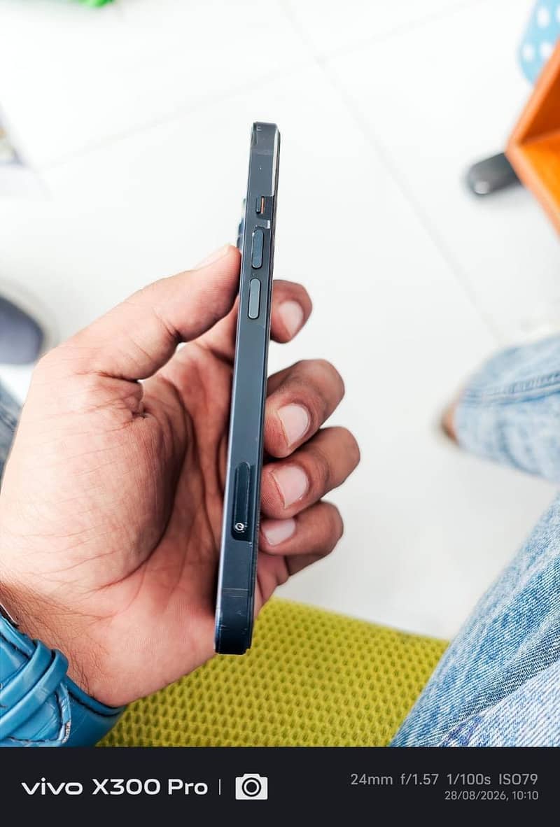 Apple iPhone 13 4