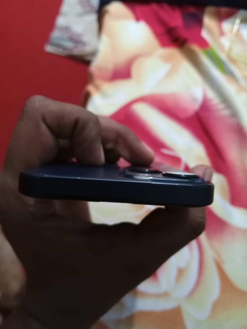 Apple iPhone 13 5