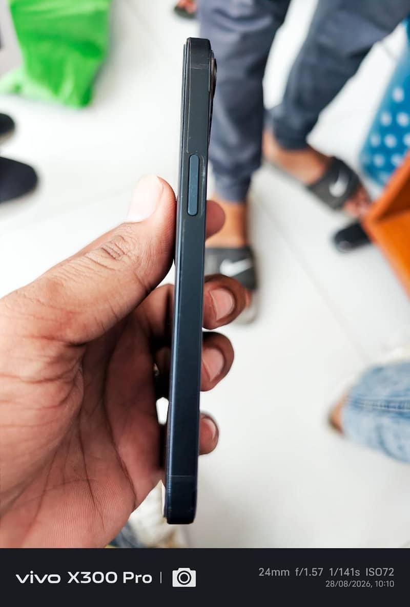 Apple iPhone 13 6