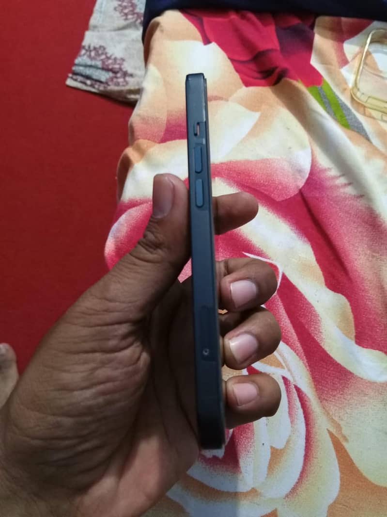Apple iPhone 13 7