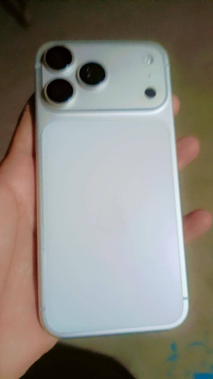 Apple iPhone 17 Pro Max 1