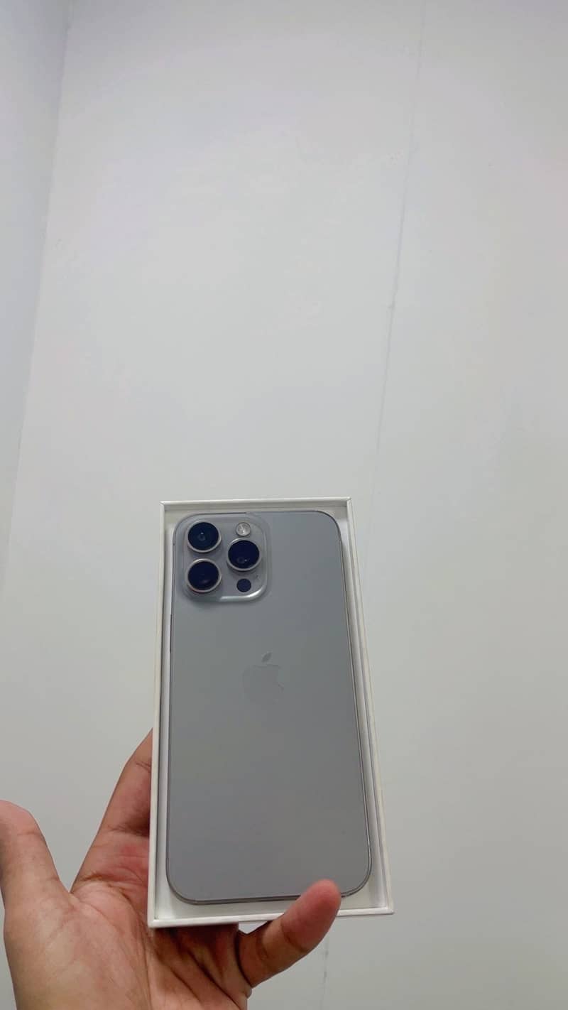 Apple iPhone 15 Pro Max 0