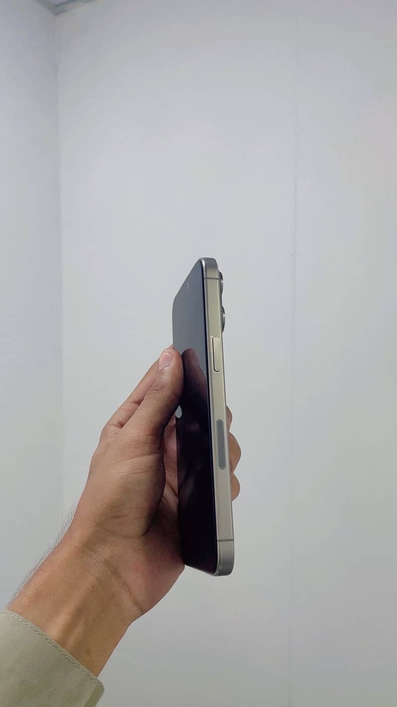 Apple iPhone 15 Pro Max 1