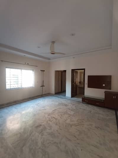1 Kanal Upper Portion Available For Rent In Main Cantt .