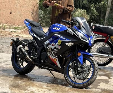 Kawasaki Ninja 250R 2023 - 4000km - Islambad Registered