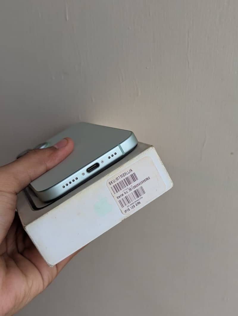 Apple iPhone 15 4