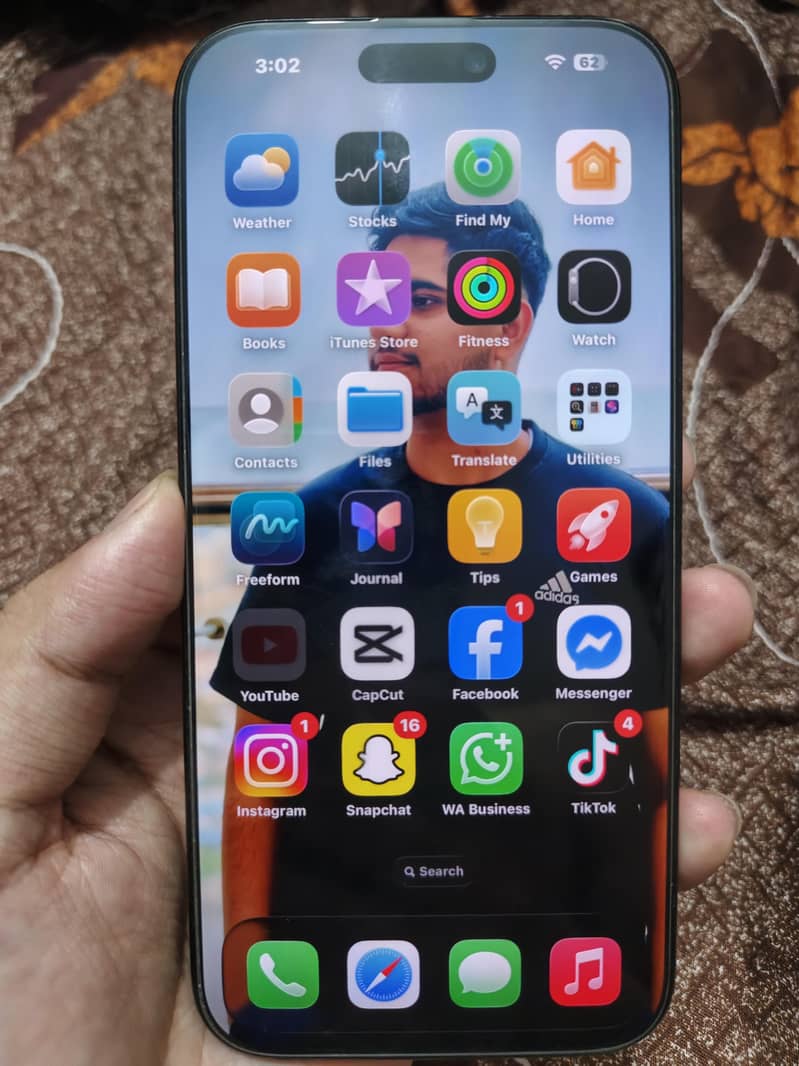 iPhone 16 Pro Max 1