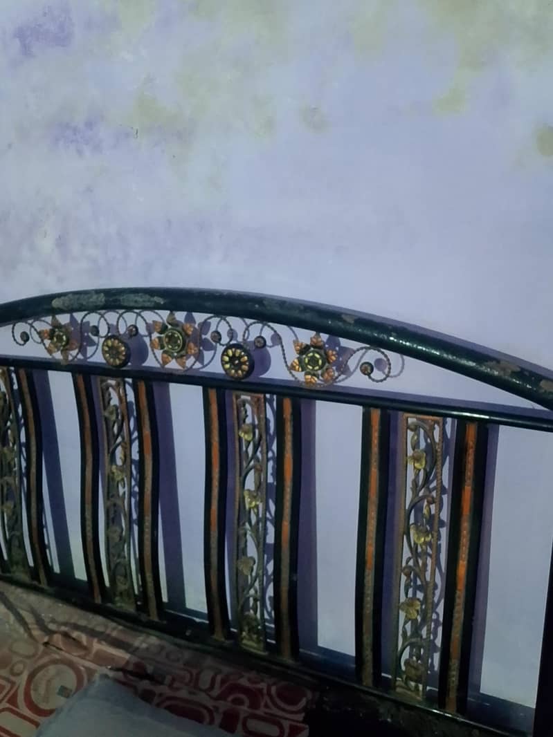 iron bed 0