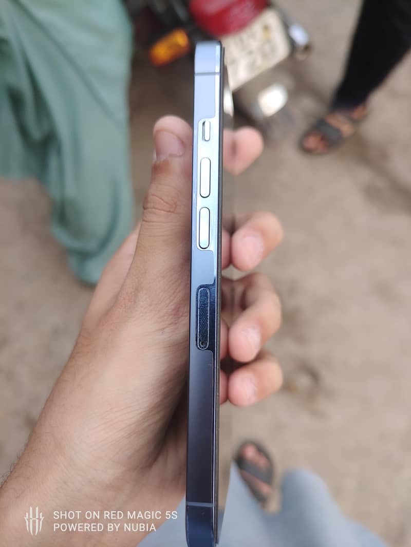 Apple iPhone 13 Pro 2