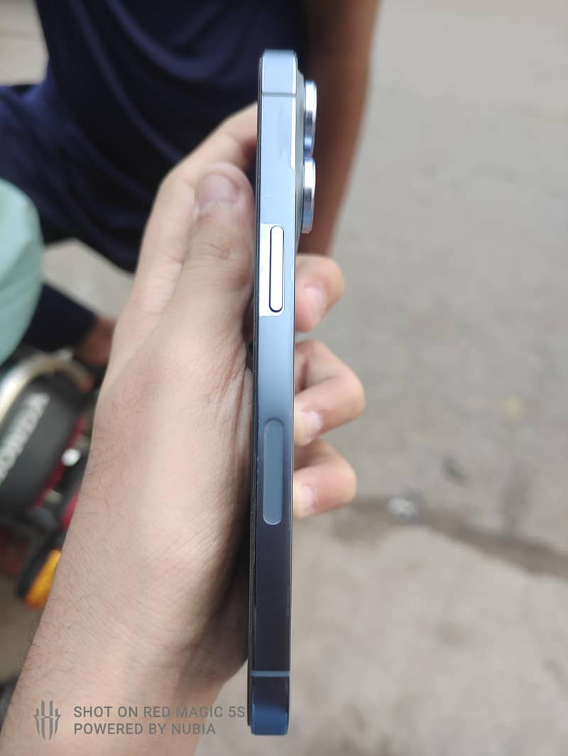 Apple iPhone 13 Pro 4