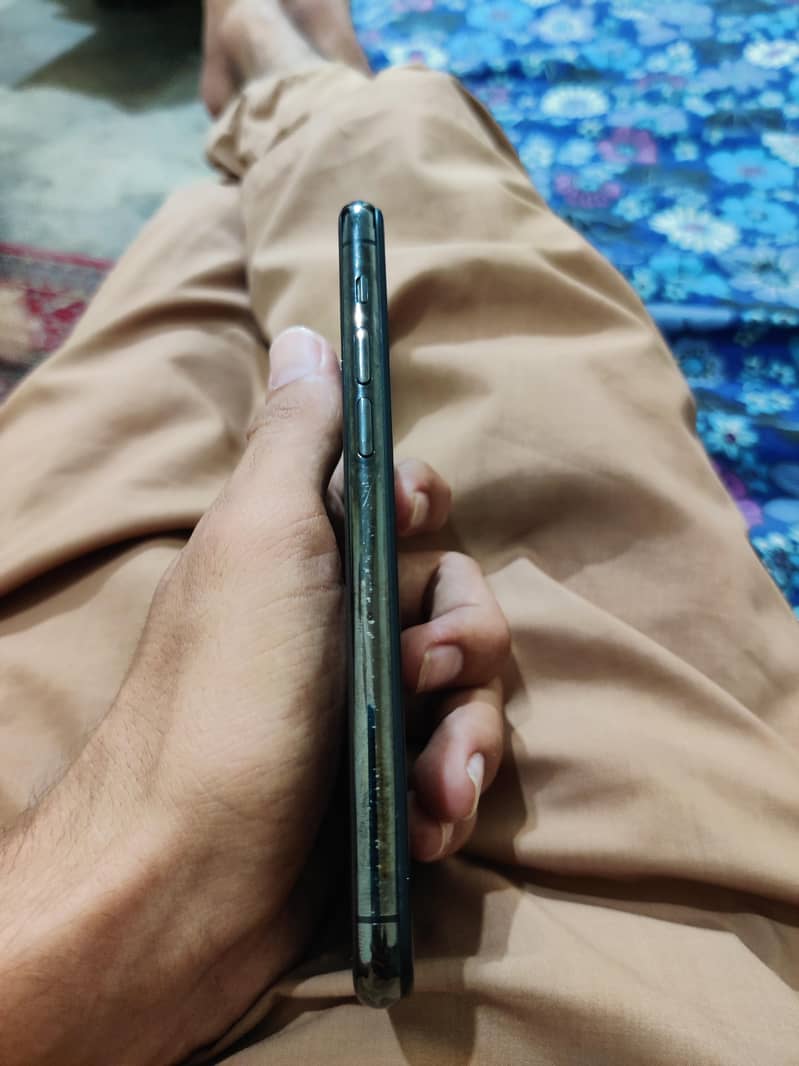 Apple iPhone 11 Pro 3