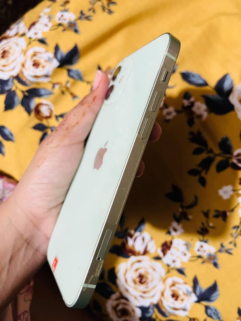 Apple iPhone 12 2