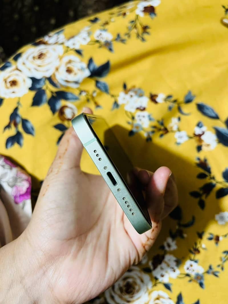 Apple iPhone 12 6