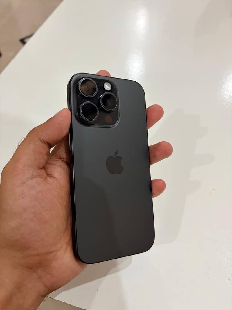 Apple iPhone 16 Pro 1