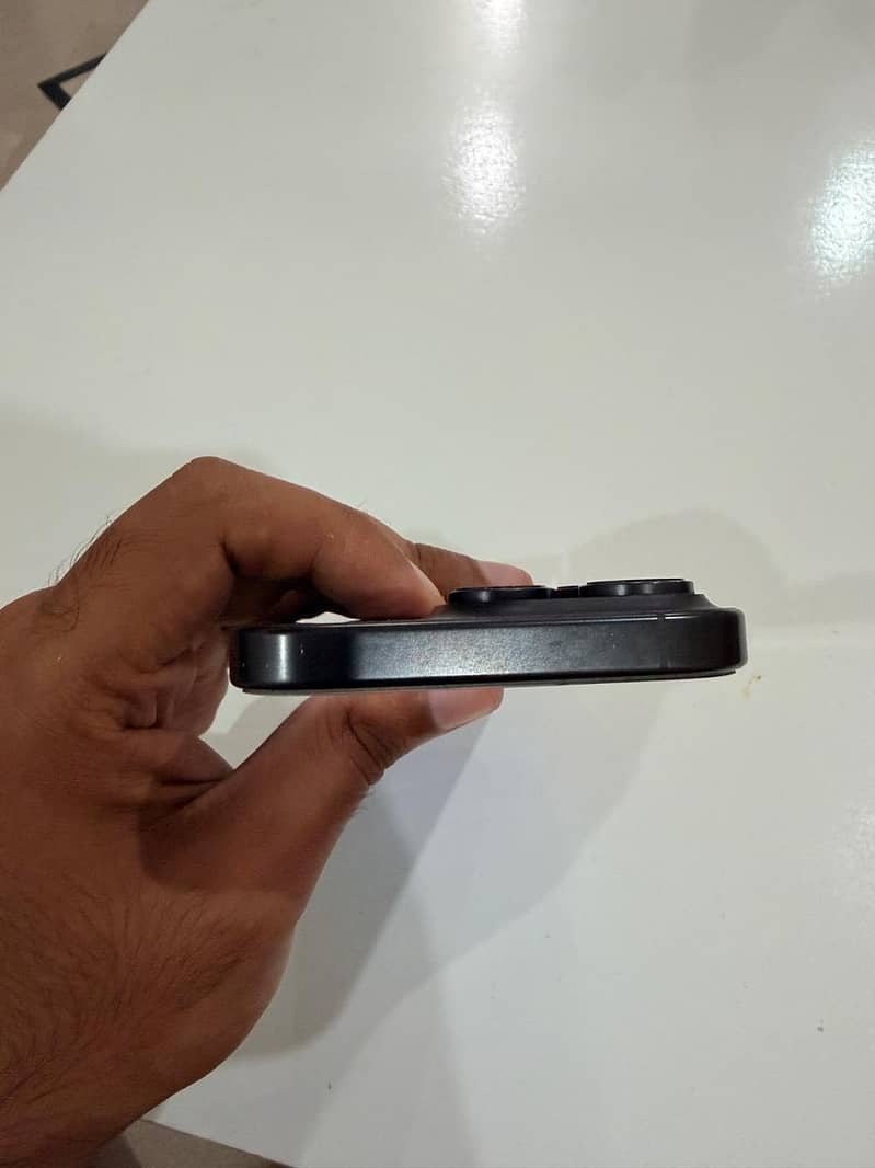 Apple iPhone 16 Pro 2