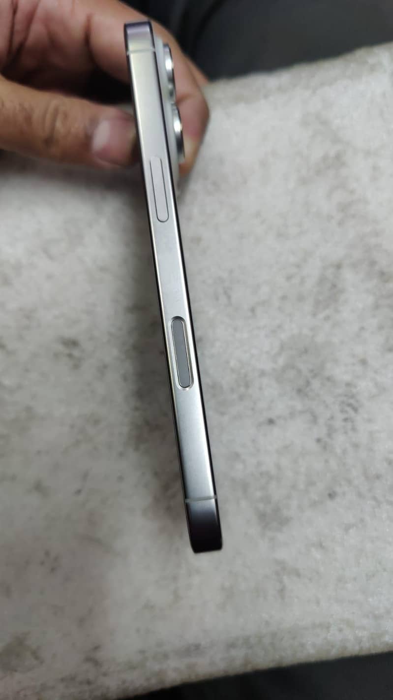 Apple iPhone 16 Pro 4