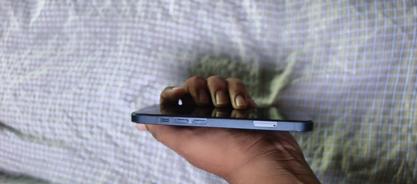 Apple iPhone 13 1