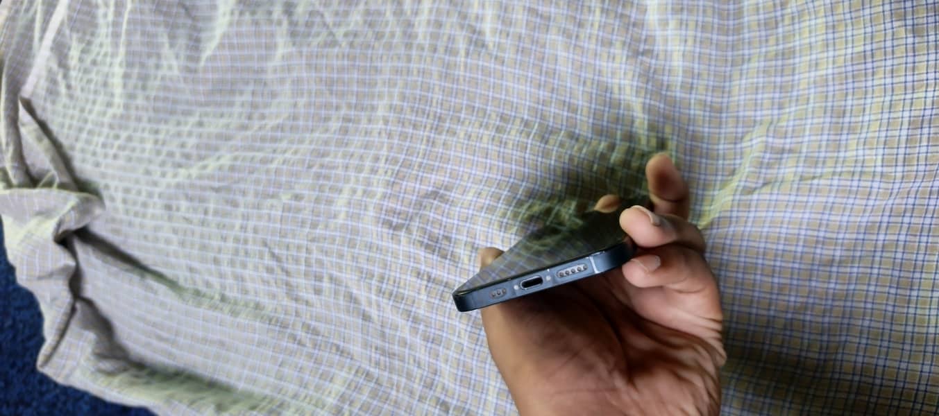 Apple iPhone 13 6