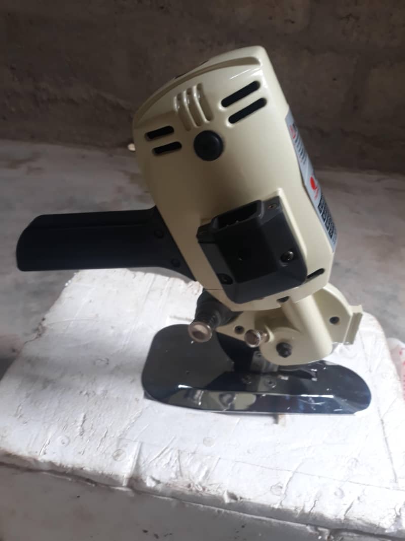 Cloth Cutting machine 4