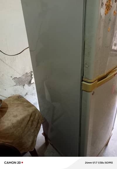 Dawalenc medium size fridge